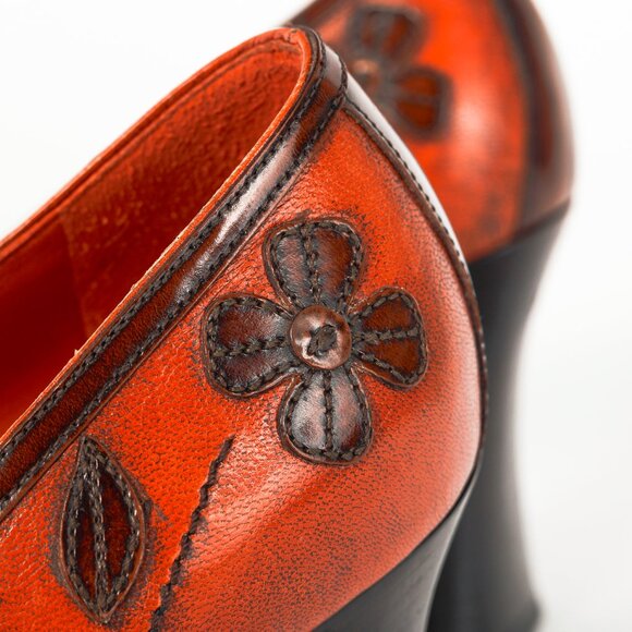 Prada AW/96 Orange Leather Floral-Applique Pumps - Picture 8 of 9